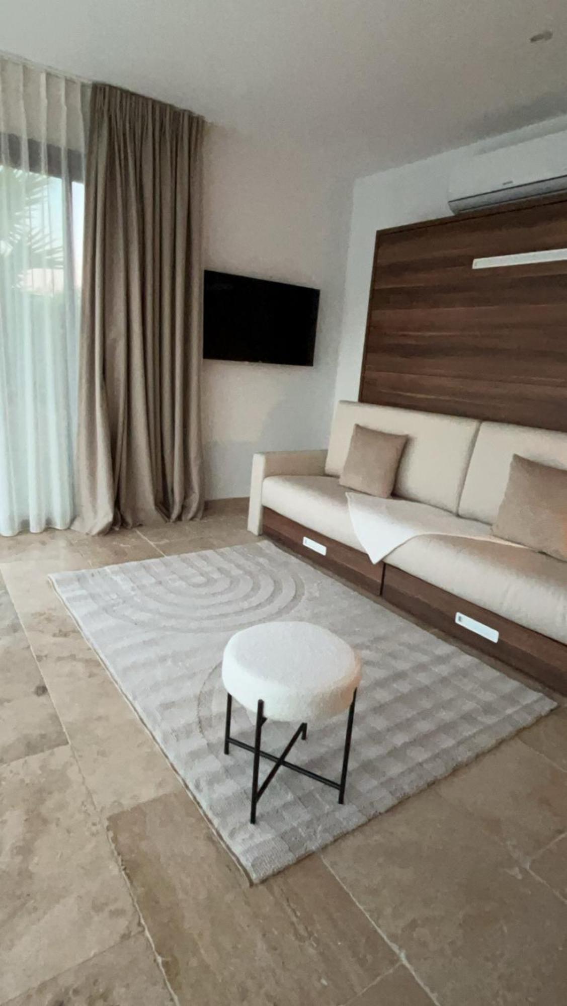 Magnifique Studio Avec Piscine 阿爾勒 外观 照片